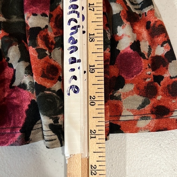 NEW Lily Rose Floral Rose Print Scoop Neck Blouse Small - Picture 15 of 16